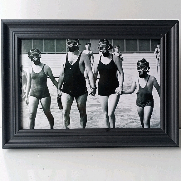 Vintage Gasmask WW2 Family Swiming Oddity Retro Unusual 40s 50s Antique Photo - Picture 3 of 8